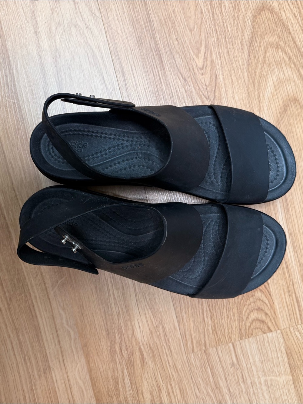 CROCS Women's Black Slingback Slide Sandals - never worn - Picture 2 of 3